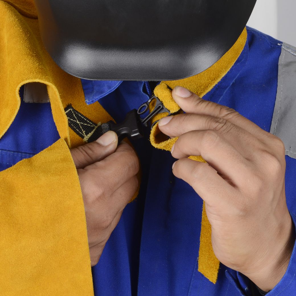 ปลอกแขนหนังกันสะเก็ด รุ่น CA-003